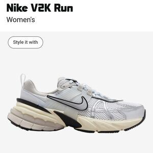 Nike VEK Run Women's Sneakers in White, Black, Cream